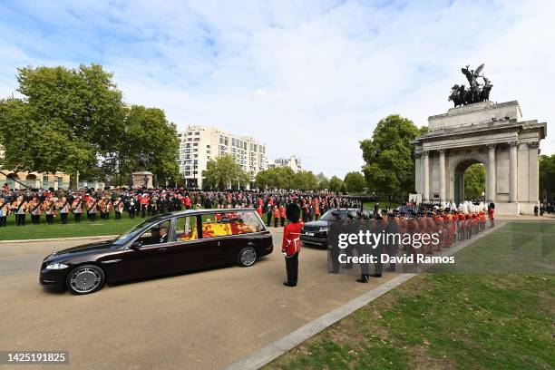 The Royal Hearse carrying the coffin of Queen Elizabeth II at Wellington Arch on September 19, 2022 in London, England. Elizabeth Alexandra Mary...