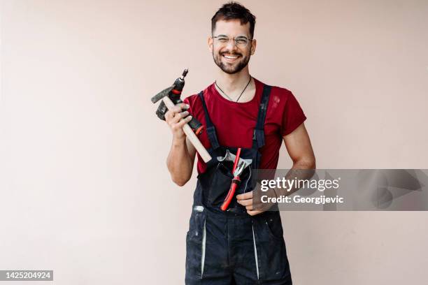 young male carpenter - broca imagens e fotografias de stock