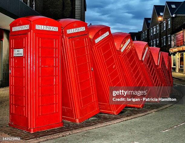 stack of tumbling telephone boxes - kingston upon thames - fotografias e filmes do acervo