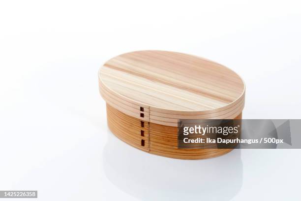 japanese oval wooden lunchbox isolated on white - packed lunch - fotografias e filmes do acervo
