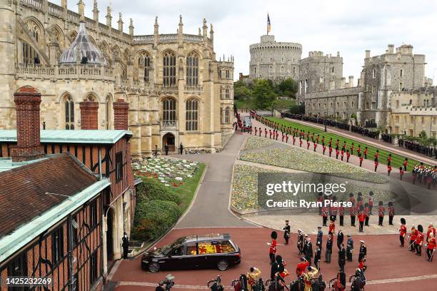 The Royal State Hearse carrying the coffin of Queen Elizabeth II arrives at Windsor Castle for the Committal Service for Queen Elizabeth II on...