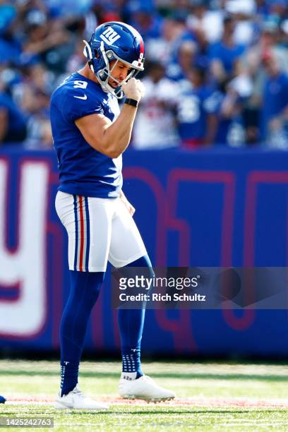 Kicker Graham Gano of the New York Giants celebrates his 56-yard field goal in the fourth quarter of the game against the Carolina Panthers at...