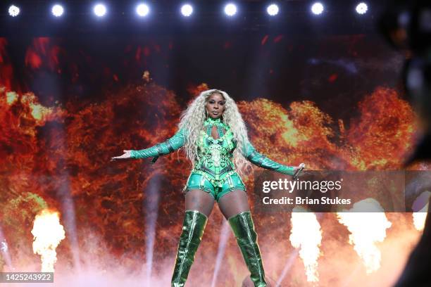 Mary J. Blige performs onstage during the Good Morning Gorgeous tour at Capital One Arena on September 18, 2022 in Washington, DC.