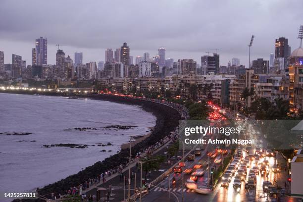 mumbai cityscape - mumbai skyline stock-fotos und bilder