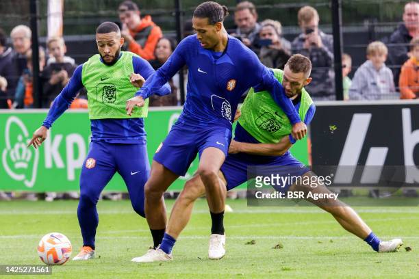 Memphis Depay of the Netherlands, Virgil van Dijk of the Netherlands and Stefan de Vrij of the Netherlands during a training session of the...
