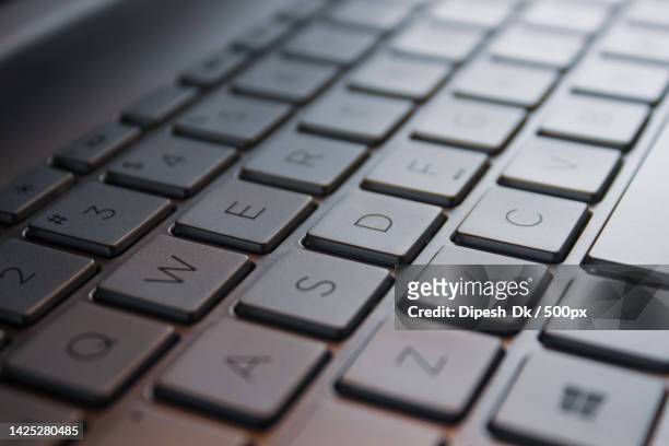 close-up of computer keyboard - teclado de computador imagens e fotografias de stock