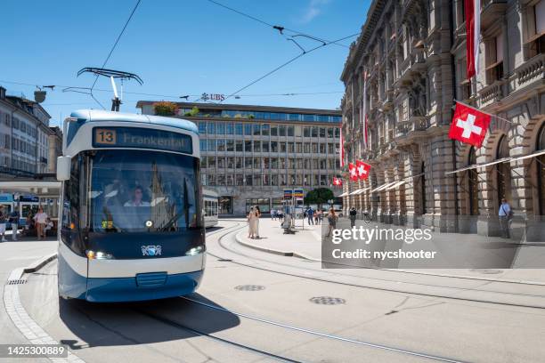 streetcar at paradeplatz on bahnhofstrasse, zã¼rich, switzerland - zürich bildbanksfoton och bilder