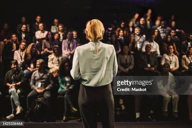 mature tech entrepreneur interacting with audience in panel discussion at convention center - interview event stock pictures, royalty-free photos & images