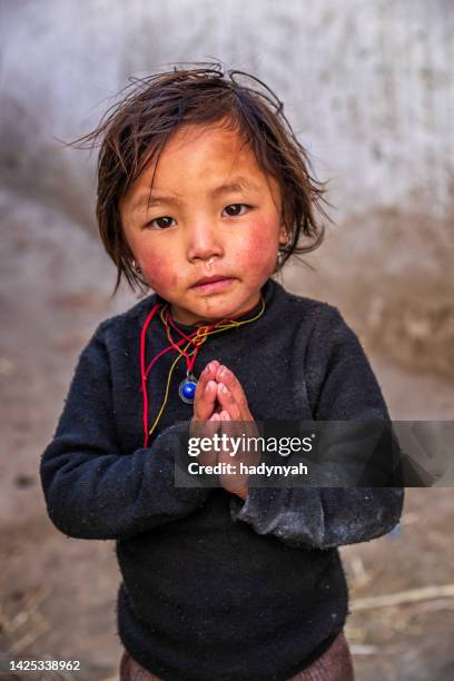 namaste! portrait of tibetan little girl, upper mustang, nepal - nepal child stock pictures, royalty-free photos & images