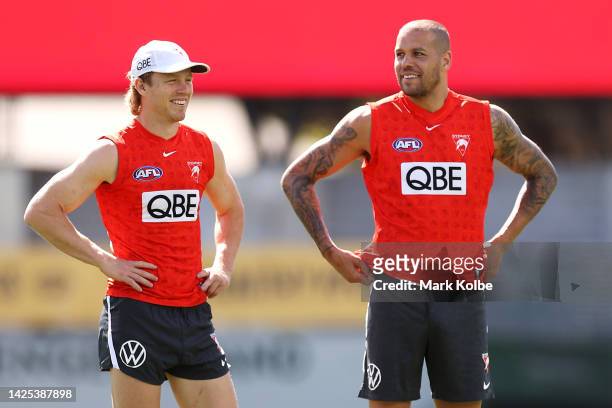 Callum Mills and Lance Franklin speak during a Sydney Swans AFL training session at Sydney Cricket Ground on September 20, 2022 in Sydney, Australia.