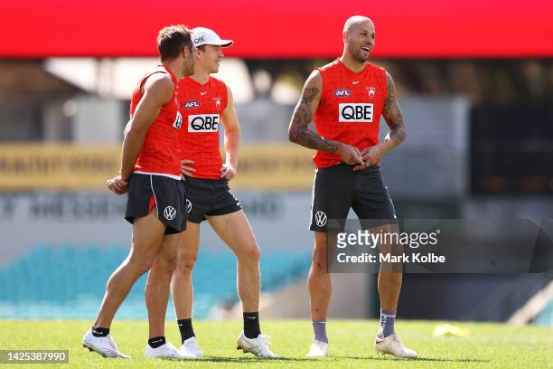 Josh P. Kennedy, Callum Mills and Lance Franklin speak during a Sydney Swans AFL training session at Sydney Cricket Ground on September 20, 2022 in...