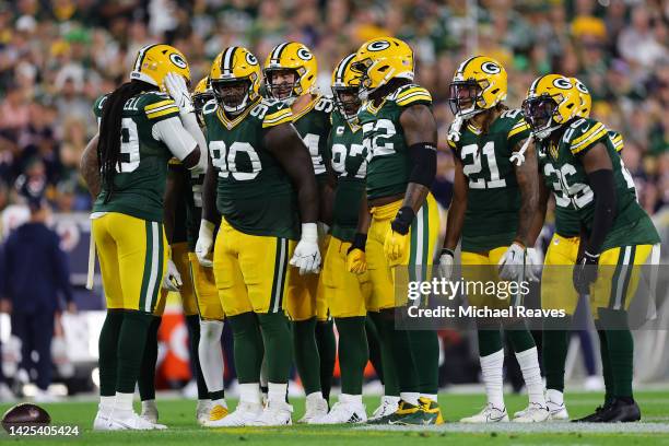 De'Vondre Campbell of the Green Bay Packers huddles with the defense against the Chicago Bears at Lambeau Field on September 18, 2022 in Green Bay,...