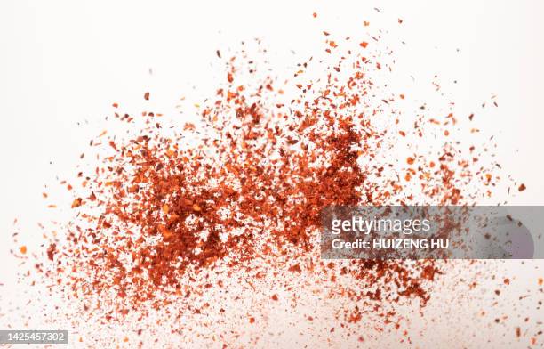 dried red chili powder flying. cooking ingredients flavor - pimenta de caiena condimento - fotografias e filmes do acervo