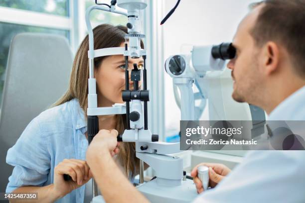 augenuntersuchungen - augenheilkunde stock-fotos und bilder