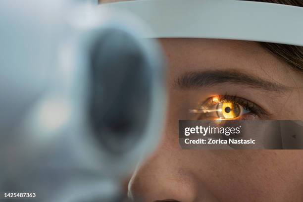 young woman eye exam close up - medical laser stockfoto's en -beelden