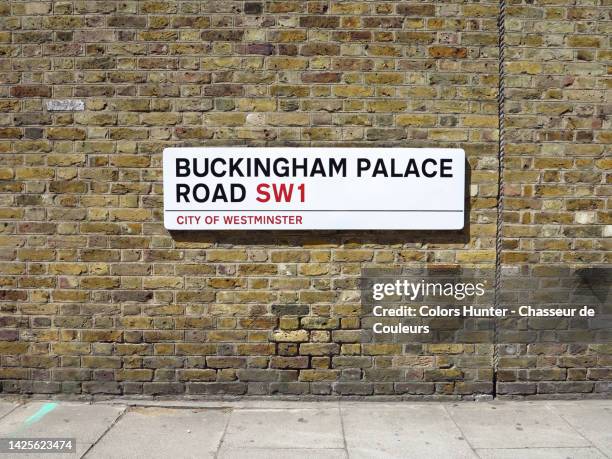 street name sign on a weathered brick wall and sidewalk in london, england, uk - buckingham palace illustration stock pictures, royalty-free photos & images