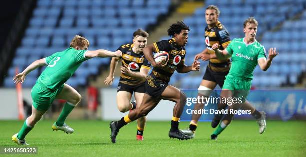 Immanuel Feyi-Waboso of Wasps breaks with the ball during the Gallagher Premiership Rugby match between Worcester Warriors and Exeter Chiefs at...