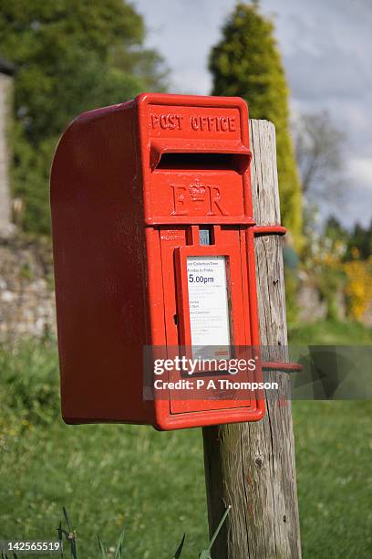 rural post box, tissington, peak district national park, derbyshire, england - tissington stock pictures, royalty-free photos & images