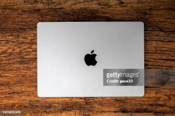 apple macbook pro - macbook pro stockfoto's en -beelden