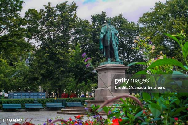 estátua de henrik wergeland - oslo - palácio real de oslo - fotografias e filmes do acervo