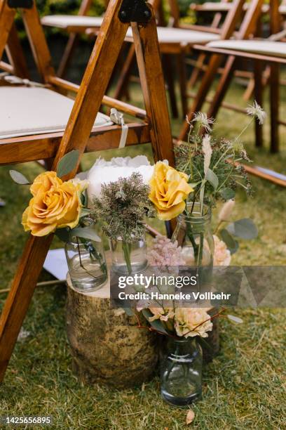 flowers put together as wedding decoration - bloemen closeup bildbanksfoton och bilder