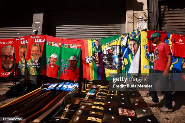 Street vendors offer towels depicting presidential candidates Lula Da Silva and Jair Bolsonaro in downtown Rio de Janeiro ahead of Presidential...