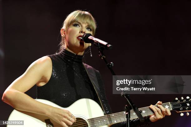 Songwriter-Artist of the Decade honoree, Taylor Swift performs onstage during NSAI 2022 Nashville Songwriter Awards at Ryman Auditorium on September...