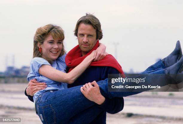 French actor Christopher Lambert and Roxanne Hart pose on a portrait session, Great Britain, June 1985.