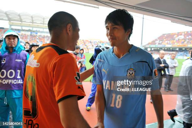 Ryoichi Maeda of Jubilo Iwata and Naohiro Takahara of Shimizu S-Pulse greet prior to the J.League J1 match between Shimizu S-Pluse and Jubilo Iwata...