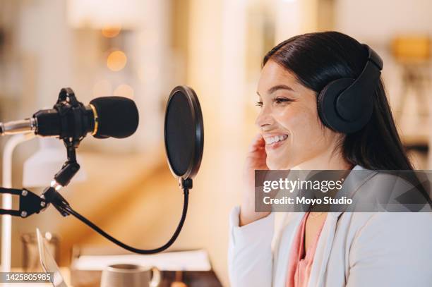 Lady Host Example Hostess Station Photos and Premium High Res Pictures - Getty Images