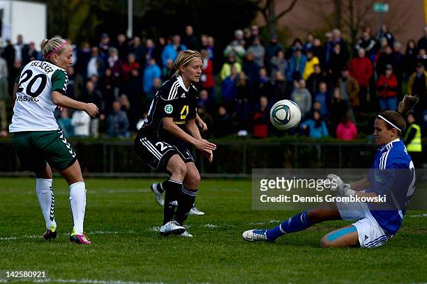 Mandy Islacker of Duisburg misses a chance at goal during the Women's DFB Cup semi final match between 1. FFC Frankfurt and FCR Duisburg at...