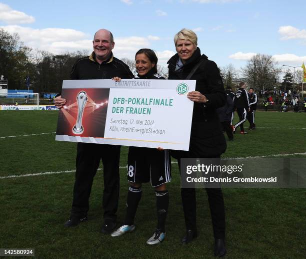 Manager Siegfried Dietrich of Frankfurt, teamcaptain Sandra Smisek of Frankfurt and Doris Fitschen, manager of the german women's national football...