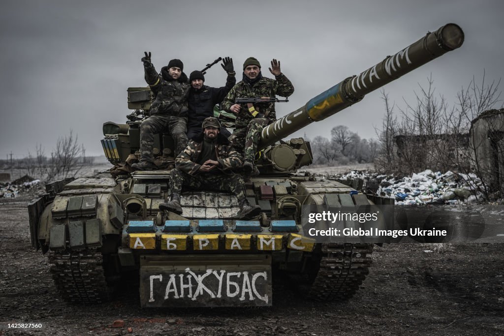 Ukrainian Soldiers Outside The Eastern Ukrainian City Of Debaltseve In Donetsk Oblast