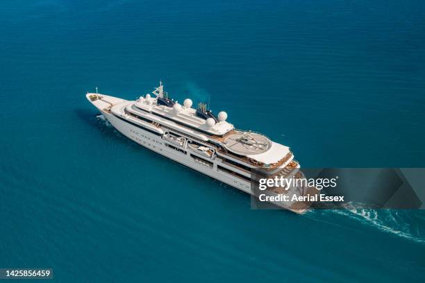 katara super yacht - motor yacht stockfoto's en -beelden