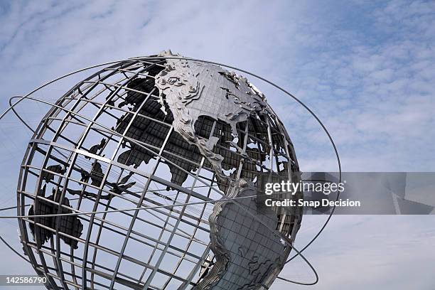 the unisphere, queens, new york city, usa - 地球雕像 個照片及圖片檔