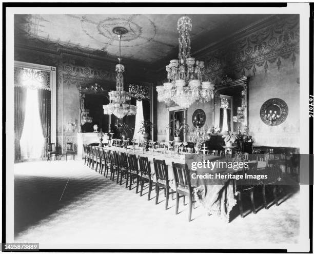 State dining room in the White House, between 1889 and 1906. Artist Frances Benjamin Johnston.
