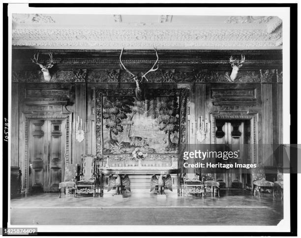 State dining room, White House, during McKinley administration, between 1890 and 1900. Artist Frances Benjamin Johnston.