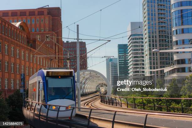 railway through downtown district in the hague - la haye 個照片及圖片檔