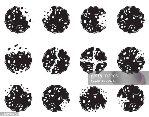 cookies mit crumbs-vektor-set - krümel stock-grafiken, -clipart, -cartoons und -symbole