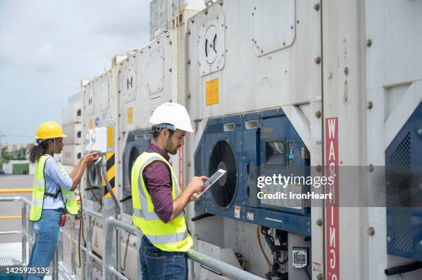 Reefer Engineer Reefer Container Technician Photos and Premium High Res Pictures ...