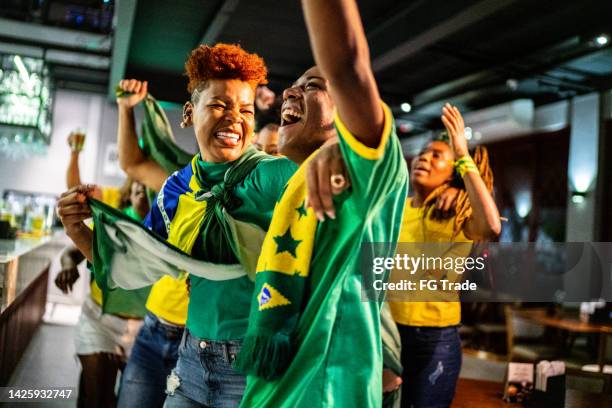 Brazilin Fans 5,571 Brazilian Soccer Fans Female Stock Photos, High-Res Pictures, and ...