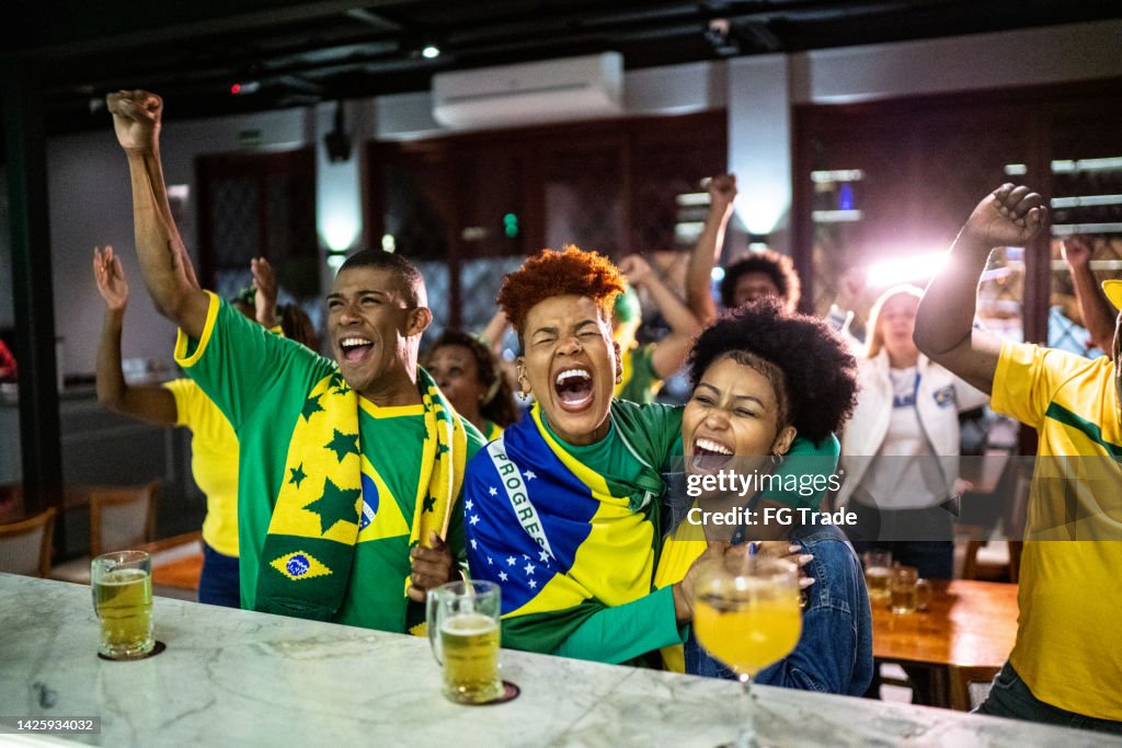Brazilin Fans Brazilian Team Fans Celebrating At A Bar High-Res Stock Photo - Getty ...