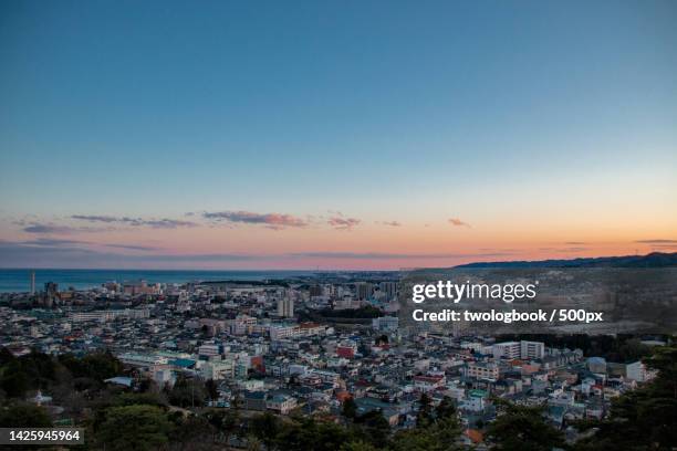 high angle view of townscape against sky at sunset,hitachi,ibaraki,japan - uitzicht over stadje stockfoto's en -beelden