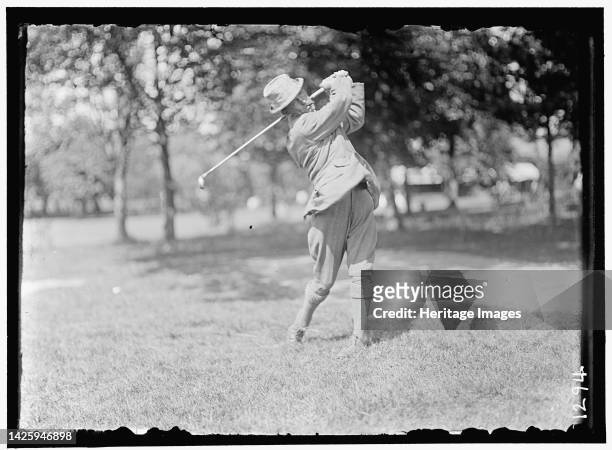 Walter Travis playing golf, between 1909 and 1914. American amateur golfer Walter J. Travis. Artist Harris & Ewing.