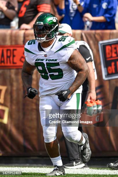 Quinnen Williams of the New York Jets warms up prior to a game against the Cleveland Browns at FirstEnergy Stadium on September 18, 2022 in...