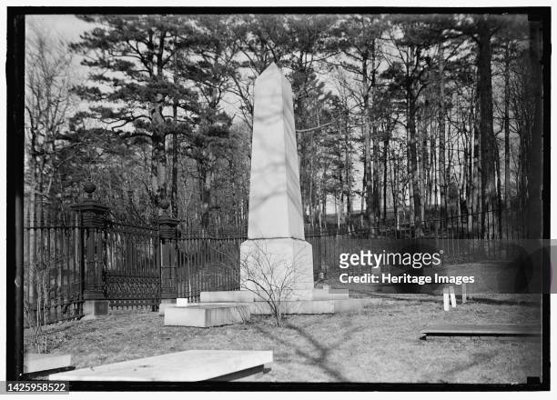 Monticello - Thomas Jefferson's grave, between 1914 and 1918. Artist Harris & Ewing.