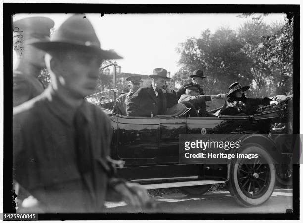 Woodrow Wilson and wife in back seat of automobile, between 1916 and 1918. Artist Harris & Ewing.