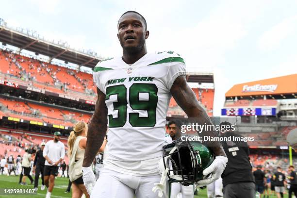 Will Parks of the New York Jets celebrates the teams 31-30 win over the Cleveland Browns at FirstEnergy Stadium on September 18, 2022 in Cleveland,...