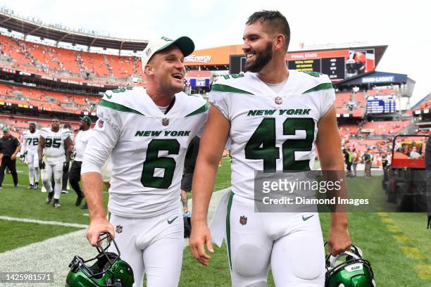 Greg Zuerlein and Thomas Hennessy of the New York Jets celebrate the teams 31-30 win over the Cleveland Browns at FirstEnergy Stadium on September...