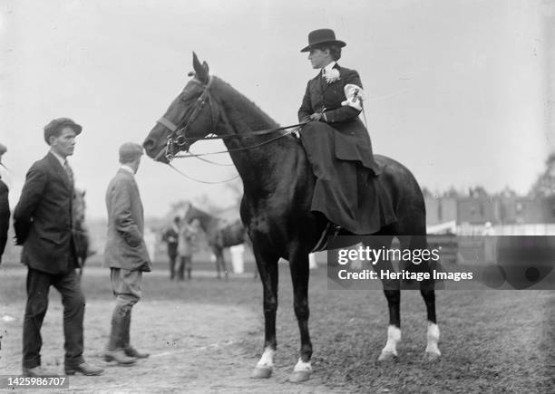 Horse Shows - Mrs. Allen Potts, Driving And Riding, 1910. Artist Harris & Ewing.
